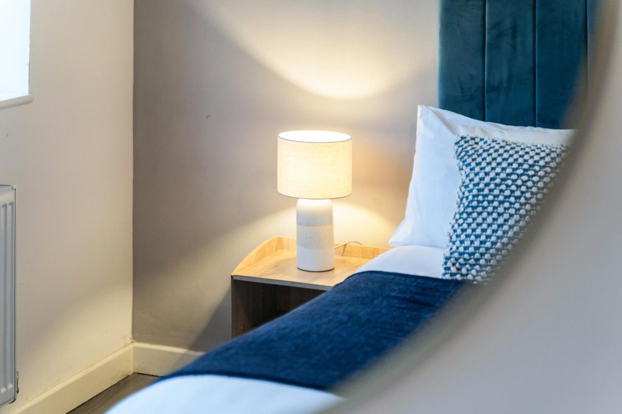 Stylish New Apartment - Free Wifi & Netflix - Top Rated - 3Mh Cradley Heath Eksteriør bilde